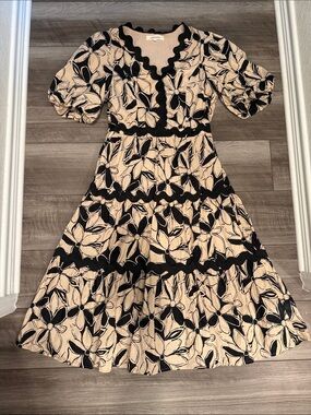 Boutique Scallop Trim Beige & Black Floral Midi Dress